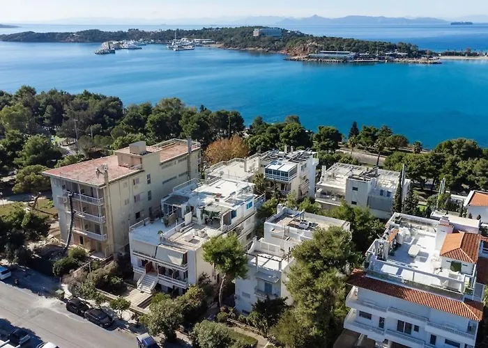 Vouliagmeni Square Resort