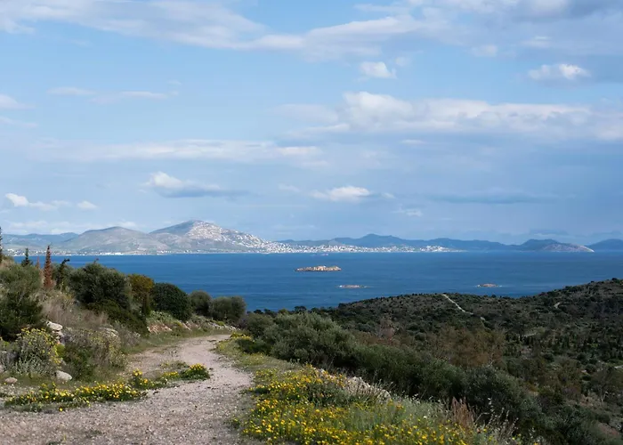 Vouliagmeni Square Resort