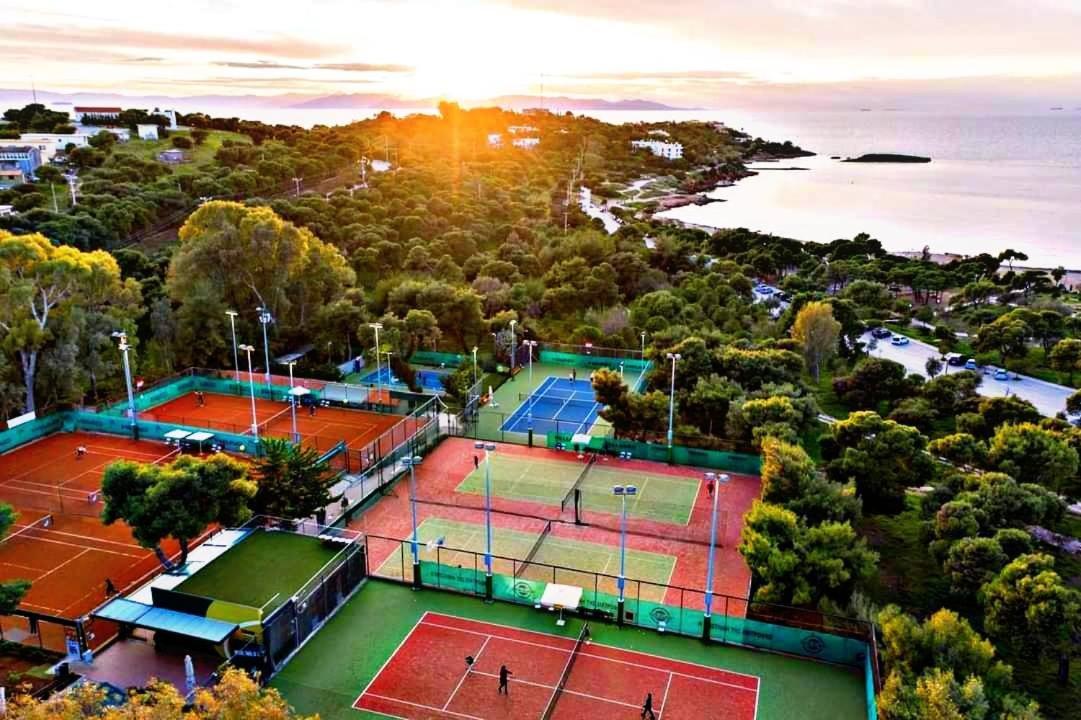 Vouliagmeni Square * Atena