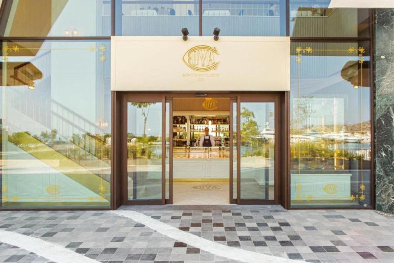Vouliagmeni Square * Atena